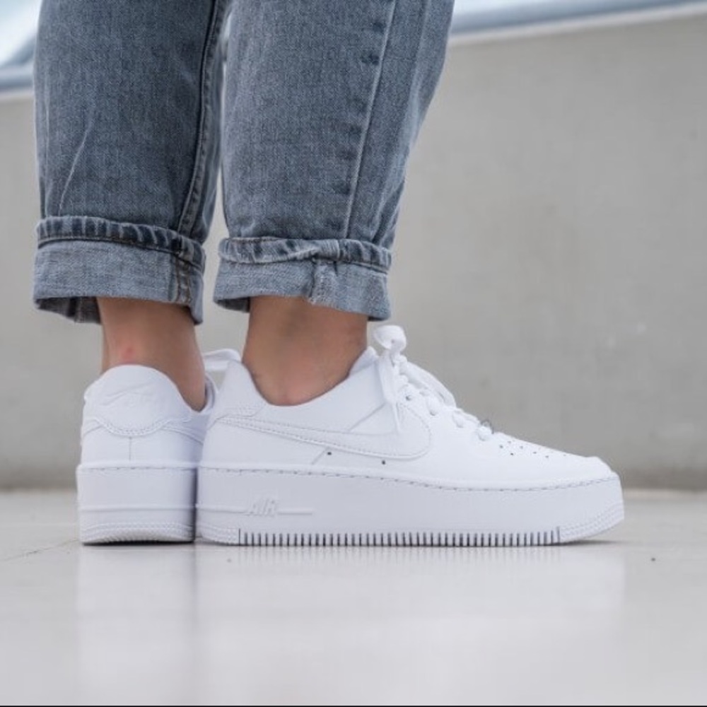 NEW Nike Air Force 1 Sage Low - Picture 2 of 11